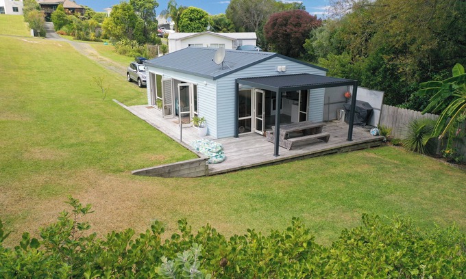 Mangawhai Heads Cottage | Kanuka Cottage - Affordable luxury accommodation in Managawhai Heads.