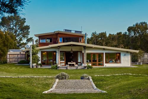 Hapuku House | Kanuka Terrace - Luxury Strawbale House