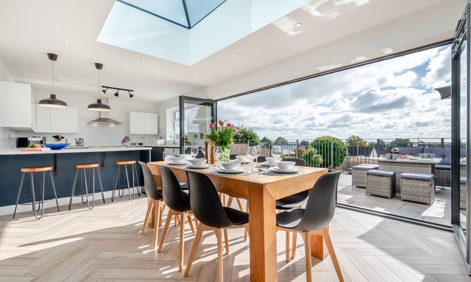 Boscundle House | Kaolin House - Four Bedroom House, Sleeps 8