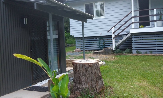 Brisbane Waterfront House | 'Kardinia' Holiday Home close to Dalpura Beach and boat ramp.