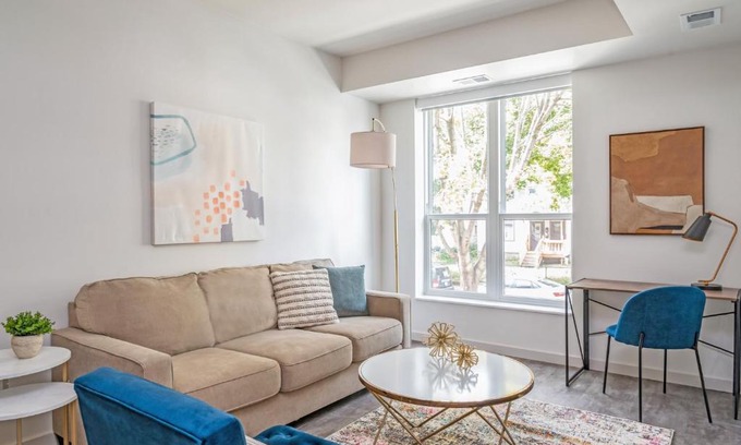 Harrison Apartment | Kasa Bryn Mawr Minneapolis