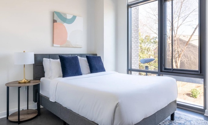 Del Ray Apartment | Kasa | Modern Studio + Gym Access | Alexandria