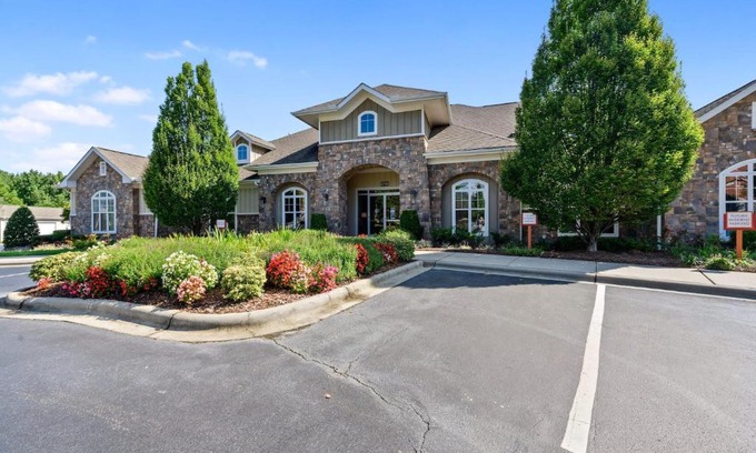 Paw Creek Apartment | Kasa Northlake Charlotte