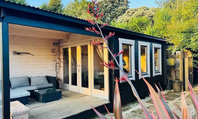 Thames Cabin | Kauaeranga Vista Tui Sunset Cabin