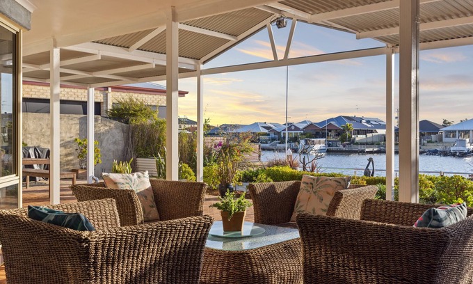 South Yunderup House | “Kaya Manzi” Canal front home. Great for families and friends