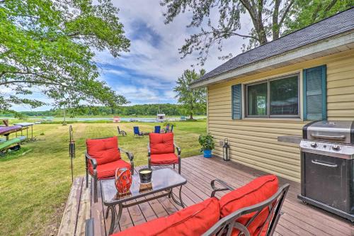 Mecosta House | Kayaks and Grill Pet-Friendly Mecosta Cottage!