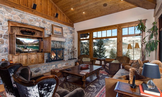 Deer Valley House | KBM Resorts | The Lookout | Pool Table, Wood Burning Fireplace, 2 Family Rooms, Views, Winter Shuttle to Silver Lake! PLO-6599