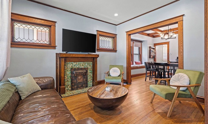 West Plaza House | KC Nest - Walkable location!