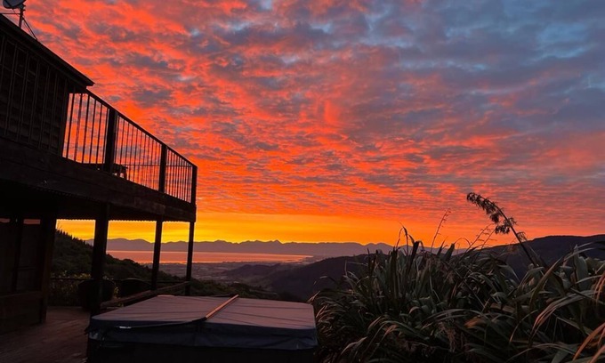 Kairuru Cabin | Kea Ridge Lodge, Epic Stargazing, views and spa pool