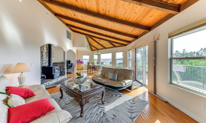 Clear Lake House | Kelseyville Home w/Deck & Clear Lake Views!