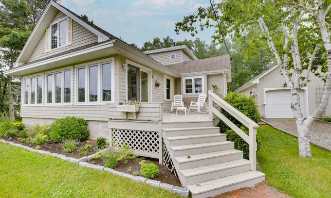 Kennebunkport House | Kennebunkport Getaway with Grill Walk to Beach!
