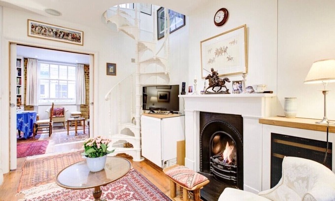 South Kensington Apartment | Kensington Mews: 2 Bed Maisonette - Roof Terrace