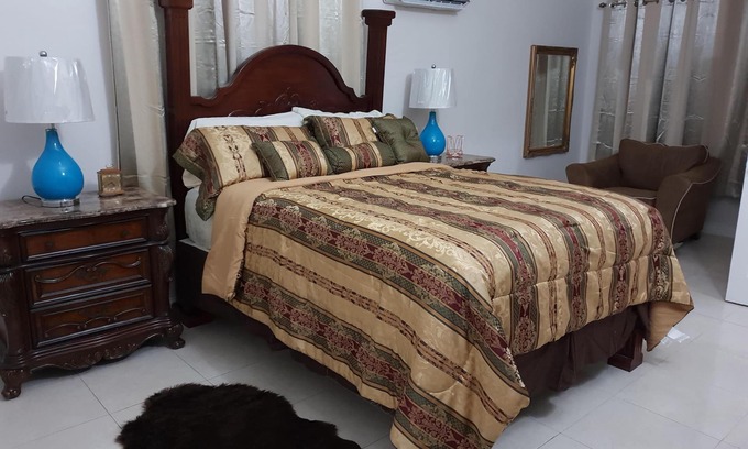 Eden Gardens Apartment | Kensington Oasis 2b/3bth- New Kingston (24 hrs security, free wifi, hot water)
