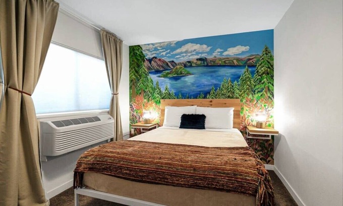 Kenton House | Kenton Hotel Crater Lake Suite