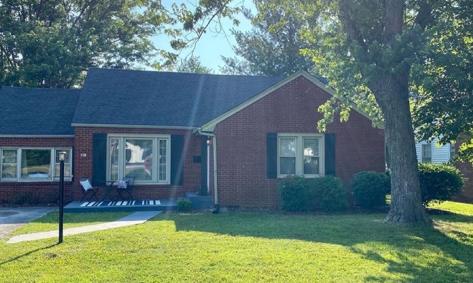 Franklin House | Kentucky Comfort Central Retreat, 2 Bedroom Home