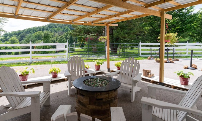 Berea Cottage | Kentucky Inn & Horse Farm. Cottage-Style Barn Suite, Breakfast Included