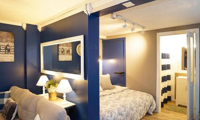 Berea House | Kentucky Inn & Horse Farm. Private Guest Suite attached to Barn
