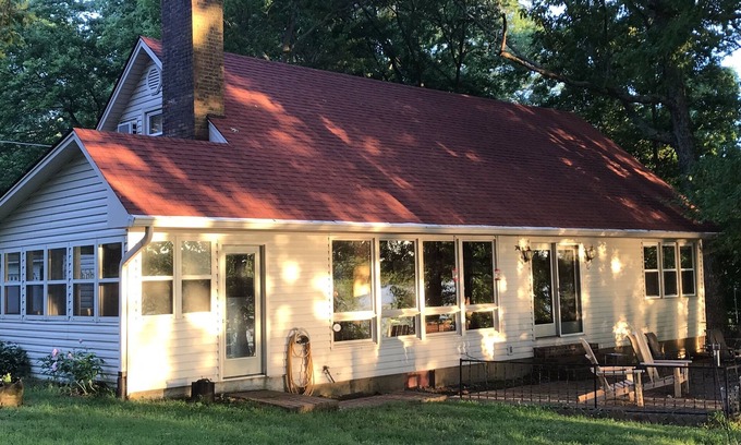 Hardin House | Kentucky Lake Waterfront Home, dock, 4 large BR, new kitchen in 2019