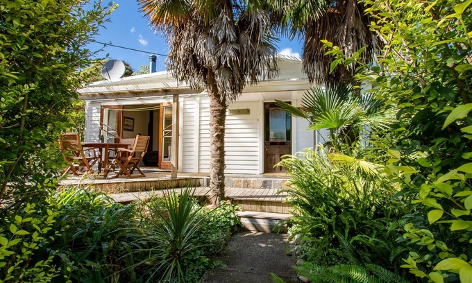 Pohara House | Kereru Cottage - Pohara Holiday Home