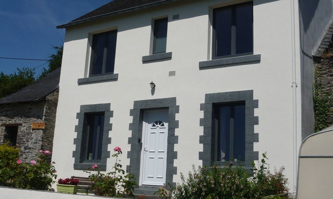 Mur-de-Bretagne House | Kerguillaume - room to breath