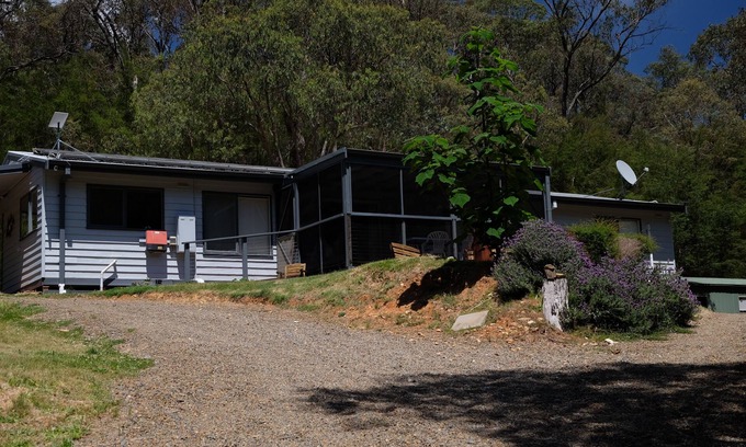 Kevington House | Kevington Bush wonderland to unwind and relax. Beautiful in Summer and Winter.