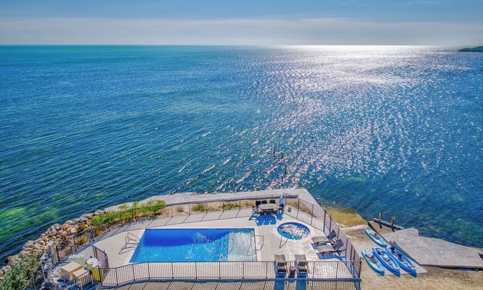 Monroe County House | Key Largo luxurious coastal Retreat endless views Pets OK