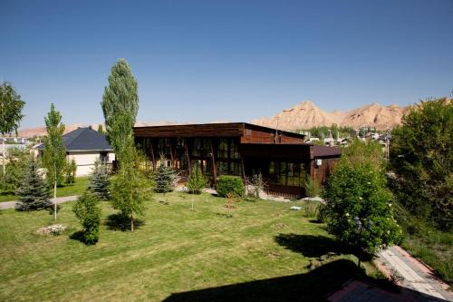 Naryn Hotel | Khan Tengri Hotel