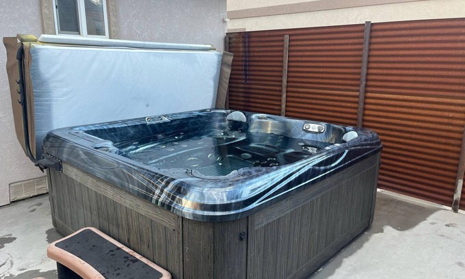 Fruita House | Kick Aspen: Hot Tub, BBQ & Cozy Dog-Friendly Stay