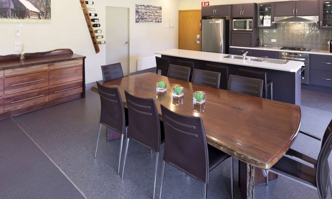 Lake Crackenback Ski Chalet | Kickenback Chalet - 2BR Chalet l Gym l Indoor Pool l Tennis Court l WiFi l Air-Con