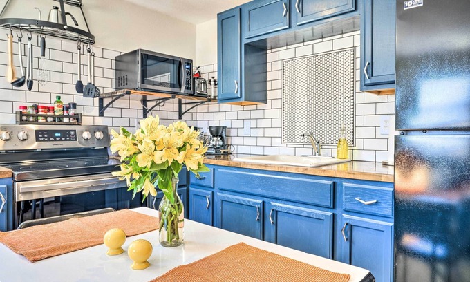 Fairfax House | Kid-Friendly House ~ 8 Mi to Cedar Rapids!