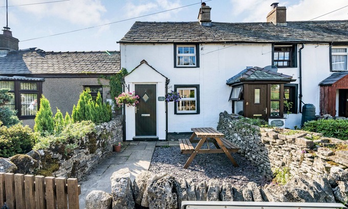 Shap House | KIDSTY COTTAGE, pet friendly, character holiday cottage in Shap