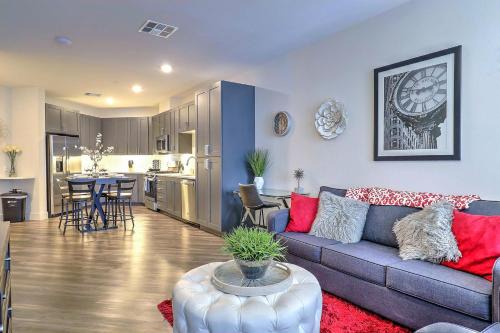 North Scottsdale Apartment | Kierland Oasis - King Bed - Pool - Free Parking G2047