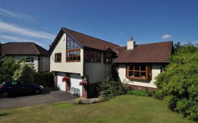 Largs House | Kilburn Holiday Cottage