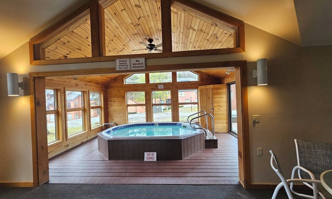 Central Vermont- Killington Condo | Killington Condo, Pool, Hot-tubs, Sauna. Walk to Snowshed, Ski-in, Mt Bike, Golf