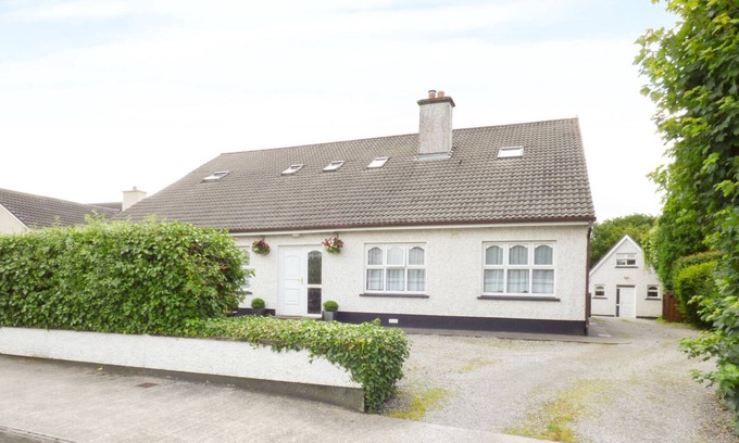 Ballina Apartment | KILTARTAN HOUSE 2B, pet friendly in Ballina, County Mayo