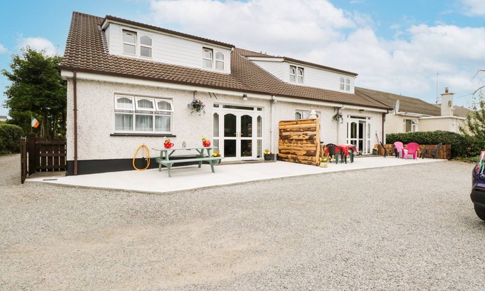 Ballina Apartment | KILTARTAN HOUSE, family friendly in Ballina, County Mayo