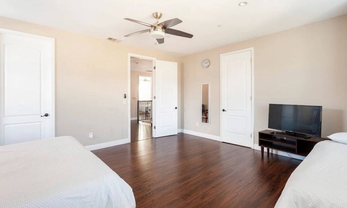 San Gabriel House | KING BED 6 Bed 2.5 Bath Huge Home with Private Garage, Washer/Dryer