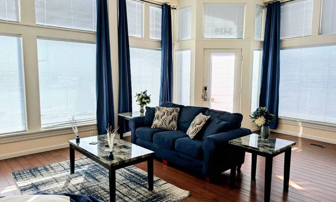 The Gate Apartment | King Bed Apartment-Near Major Hospitals Unit A