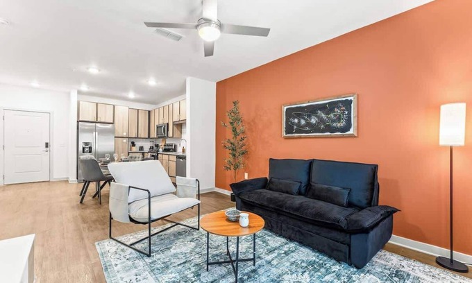 Bay Lake Apartment | King Bed Apt Close to Disney w Amenities Dog Park