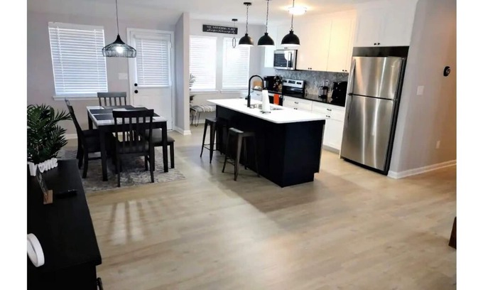 Fairfield House | KING BED/FAMILY FRIENDLY/GAMEROOM‼/NEAR CROSSPLEX