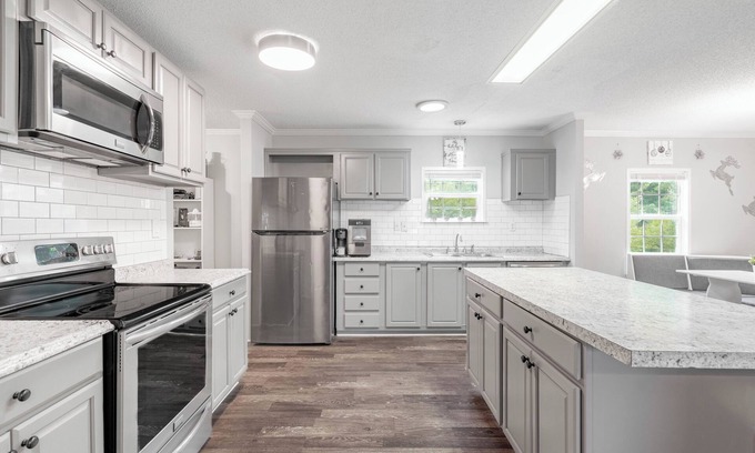 Madison House | King Bed Pet Friendly BBQ Grill Peaceful