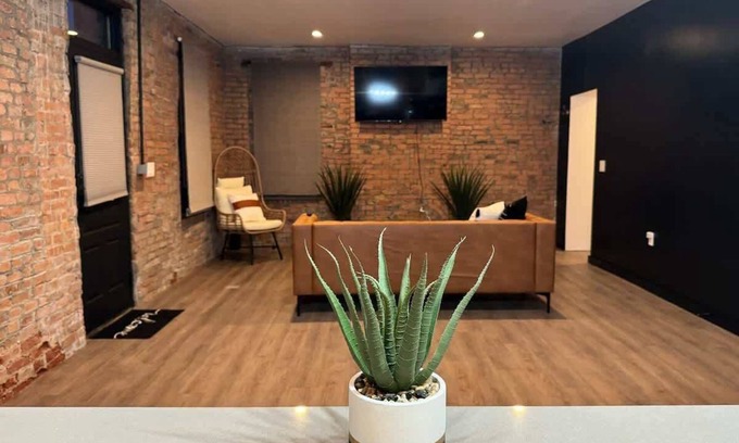 Italian Village House | King Bed – Short North – Parking Free – Convention