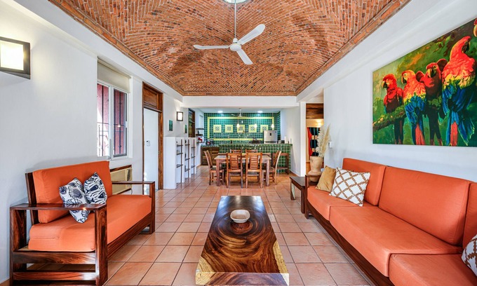 Hidalgo House | King Beds and Air Conditioning in Every Room