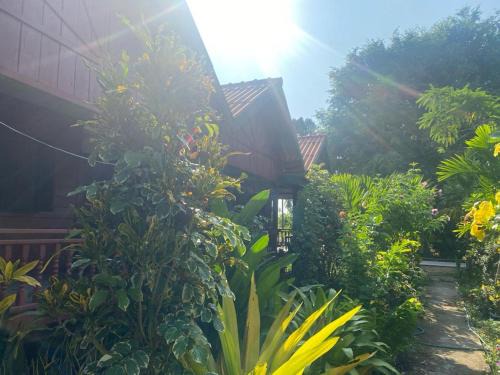 Don Det House | King Kong Restaurant and Bungalows
