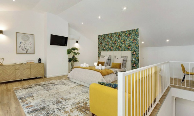 Gaula Apartment | 'King' Room with Mountain View, Wi-Fi Access and Air Conditioning