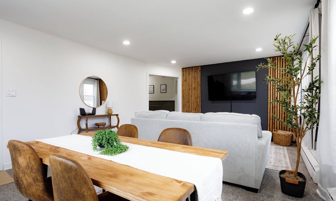Lockport Apartment | King Size Bed, Near Hwy, Work Desk, Parking Just A Few Feet Away