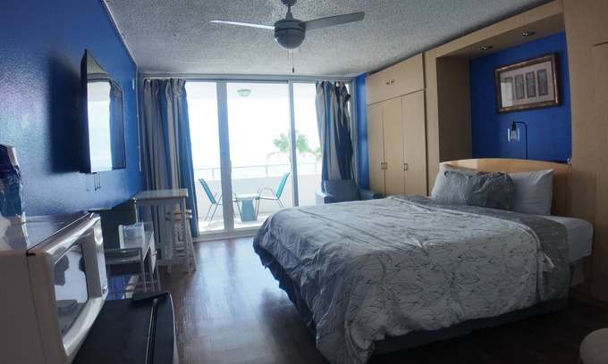 Bermuda Riviera House | King Size Ocean View Studio at the Ocean Manor Hotel & Resort