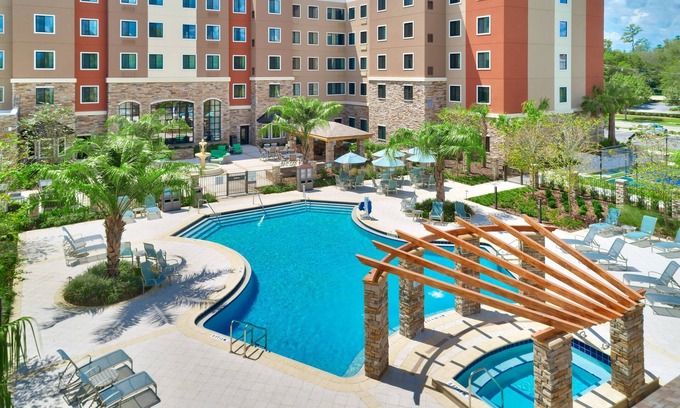 Gainesville Condo | King Suite 10 Minutes from U of Florida. Free Breakfast. Outdoor Pool & Hot Tub.
