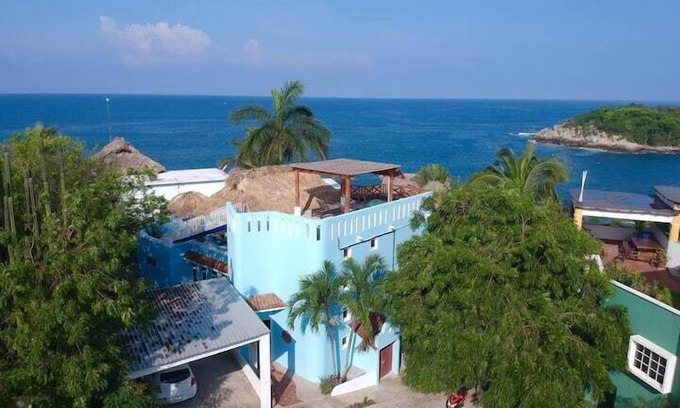 Hidalgo House | King Suite And Dramatic Views From All 3 Floors