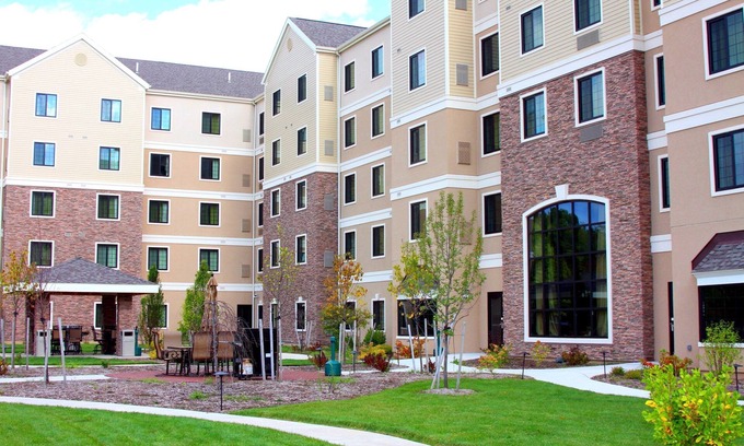 Liverpool Condo | King Suite Near Syracuse University | Free Breakfast + Fitness Center